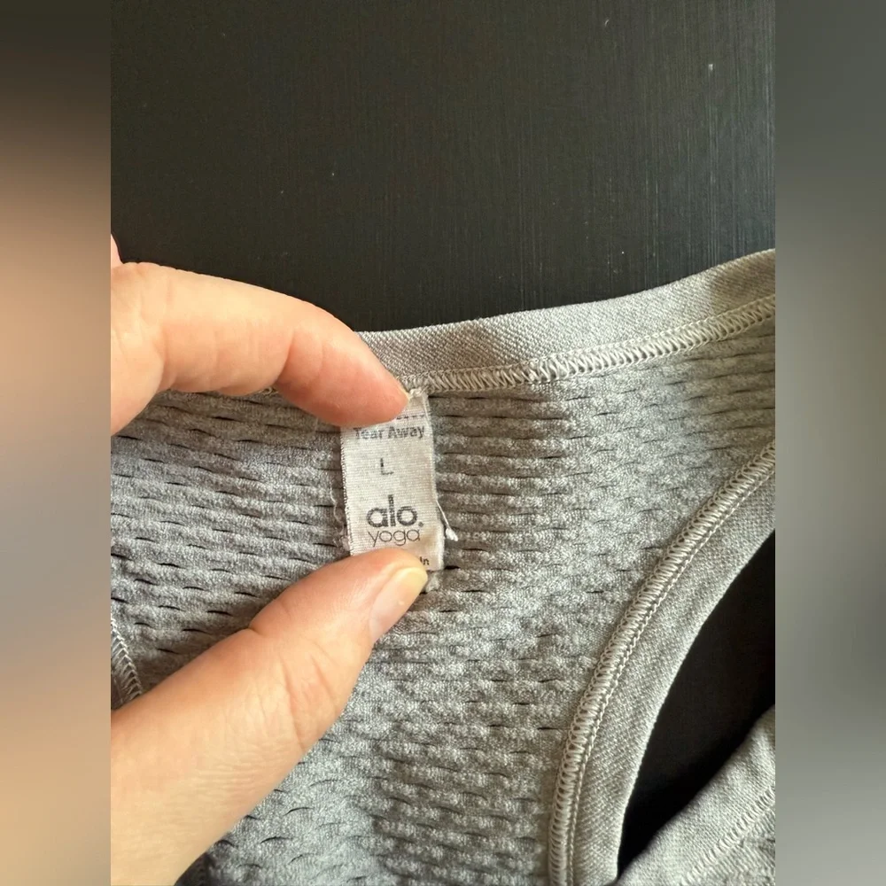 Alo Yoga Lark Crop in Dove Grey Heather Size L - Picture 3 of 4